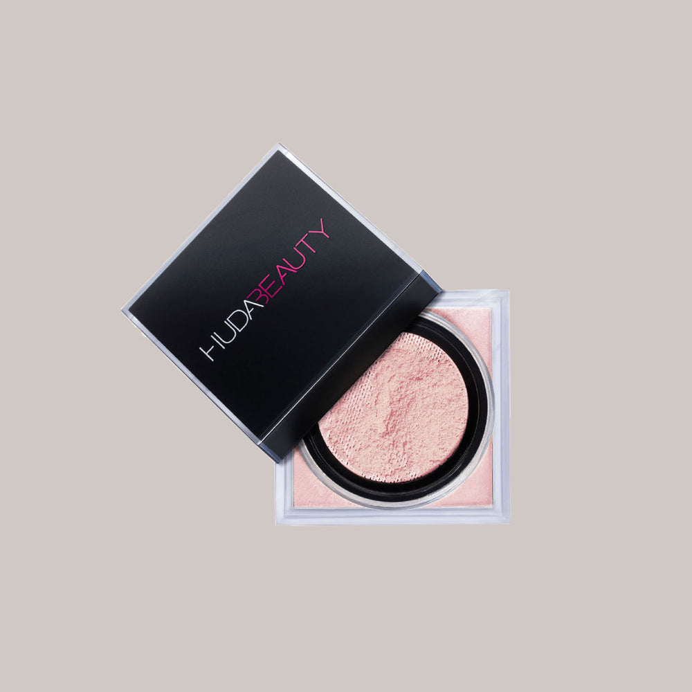 
                      
                        Huda Beauty Easy Bake Loose Powder
                      
                    